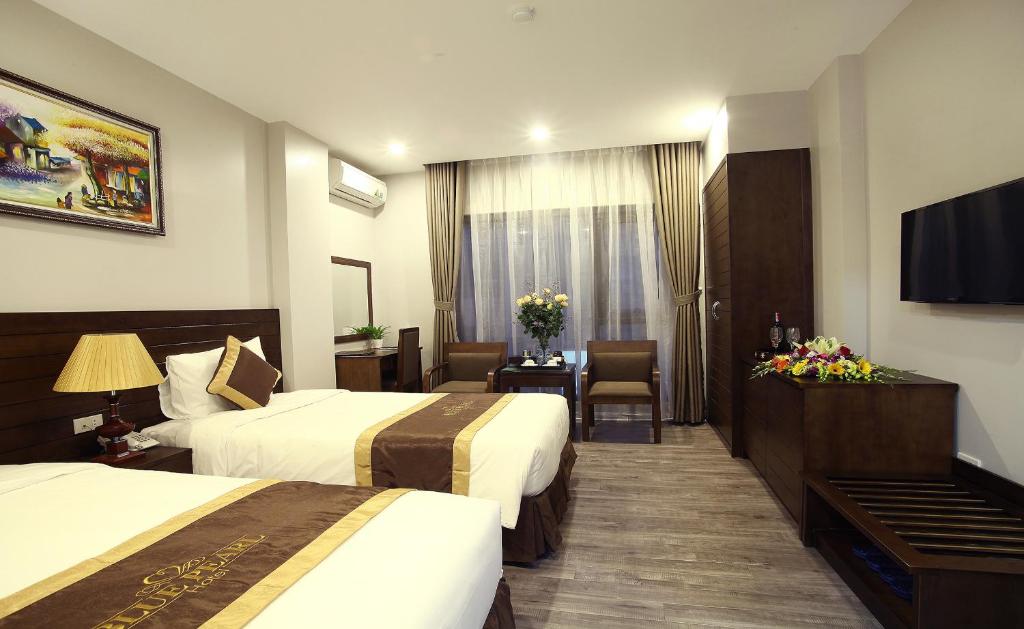 Postel nebo postele na pokoji v ubytování Blue Pearl West Hotel