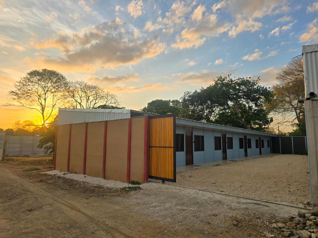 a building with orange and white doors on the side at Apartamento DesCANsO #2 in Comunidad