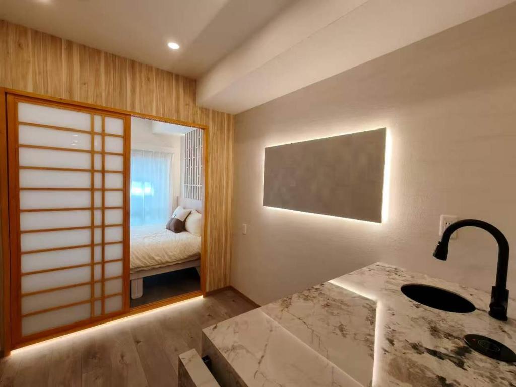 305 东京新宿高田马场温馨两室民宿 Shinjuku T akadanobaba Cozy 2BR Apart ment 步行可达车站 山手线直达涩谷新宿池袋 适合家庭朋友情侣旅行长期入住 Quiet Family St ay in Tokyo