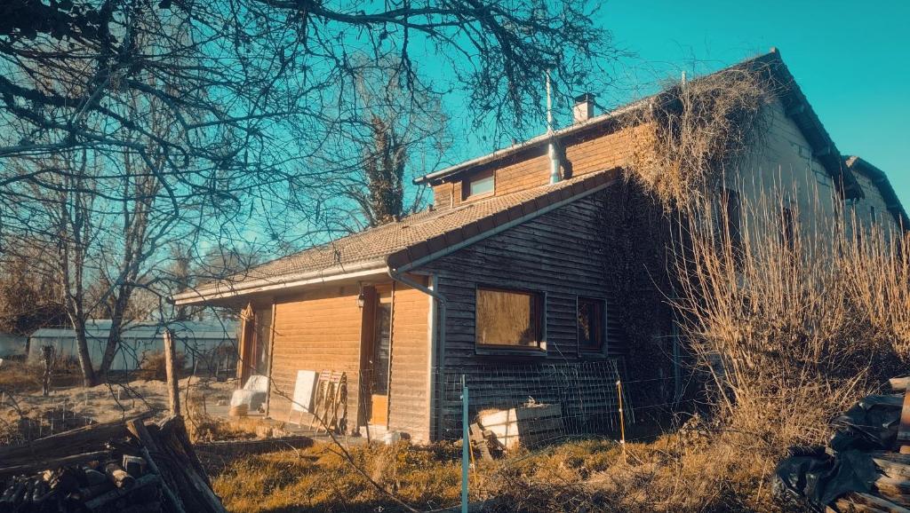 a house that is sitting in a field at Le Jardingue - Chambres d'Hôtes in Saint-Moreil