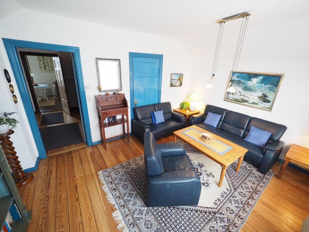 a living room with a couch and a table at Haus-Bockelmann in Westerland