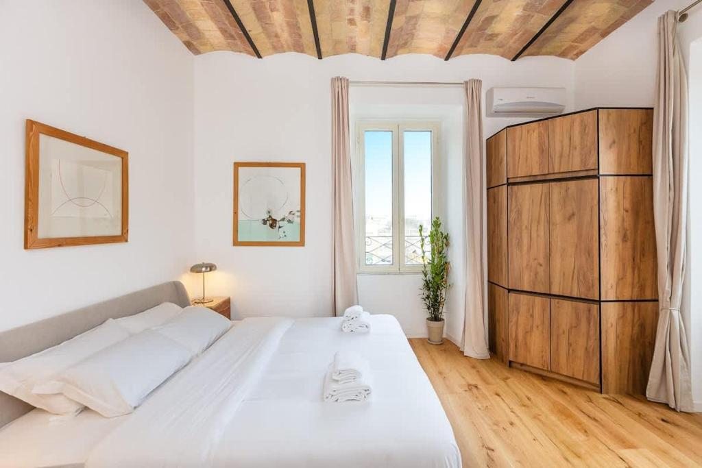 Casa d'artista con soffitti d'epoca vicino Termini