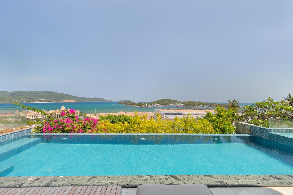có hồ bơi Ocean Front Nha Trang