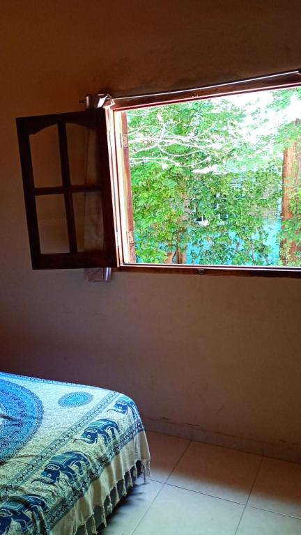 a bedroom with a window and a bed in a room at Aloe in Mina Clavero