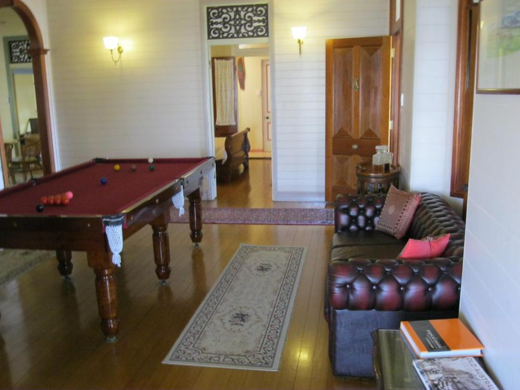 Biliár nebo kulečník v ubytování Classique Bed & Breakfast