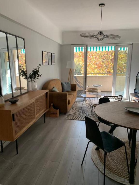Le Delfino - Stunning T3 Balcony and Private Parking - Nice Port Riquier