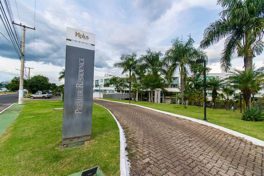 a sign in the grass next to a road at Premier Residence Residencial em Brasília 67961 in Brasília