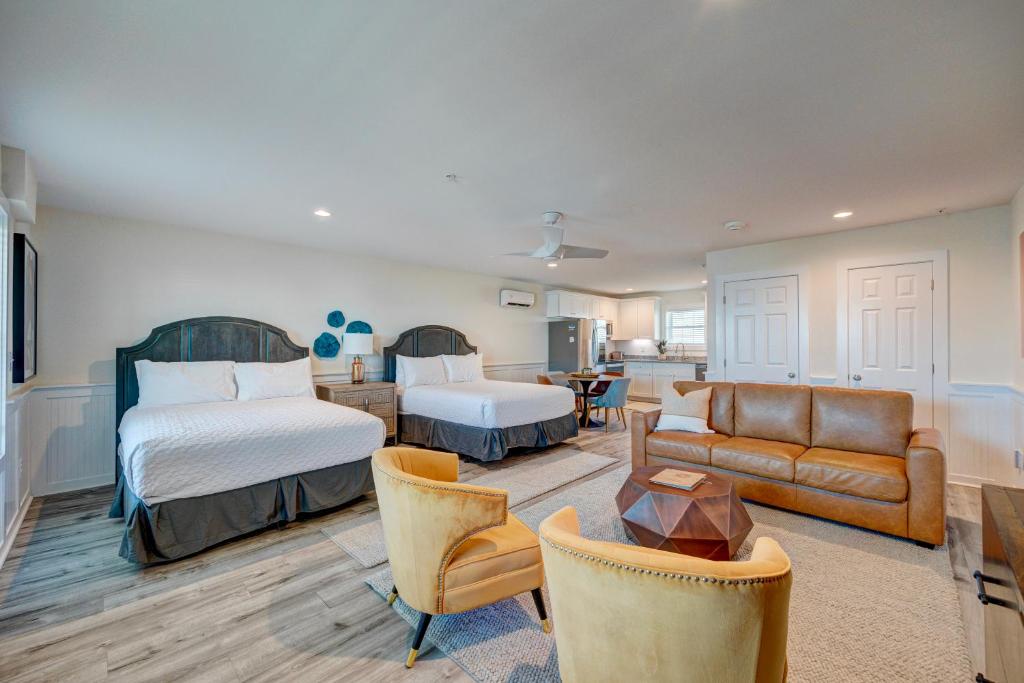 a hotel room with a bed and a living room at Saltwater 202 2nd Floor Low Tide in Surf City
