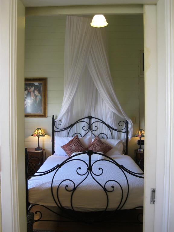 Postel nebo postele na pokoji v ubytování Classique Bed & Breakfast