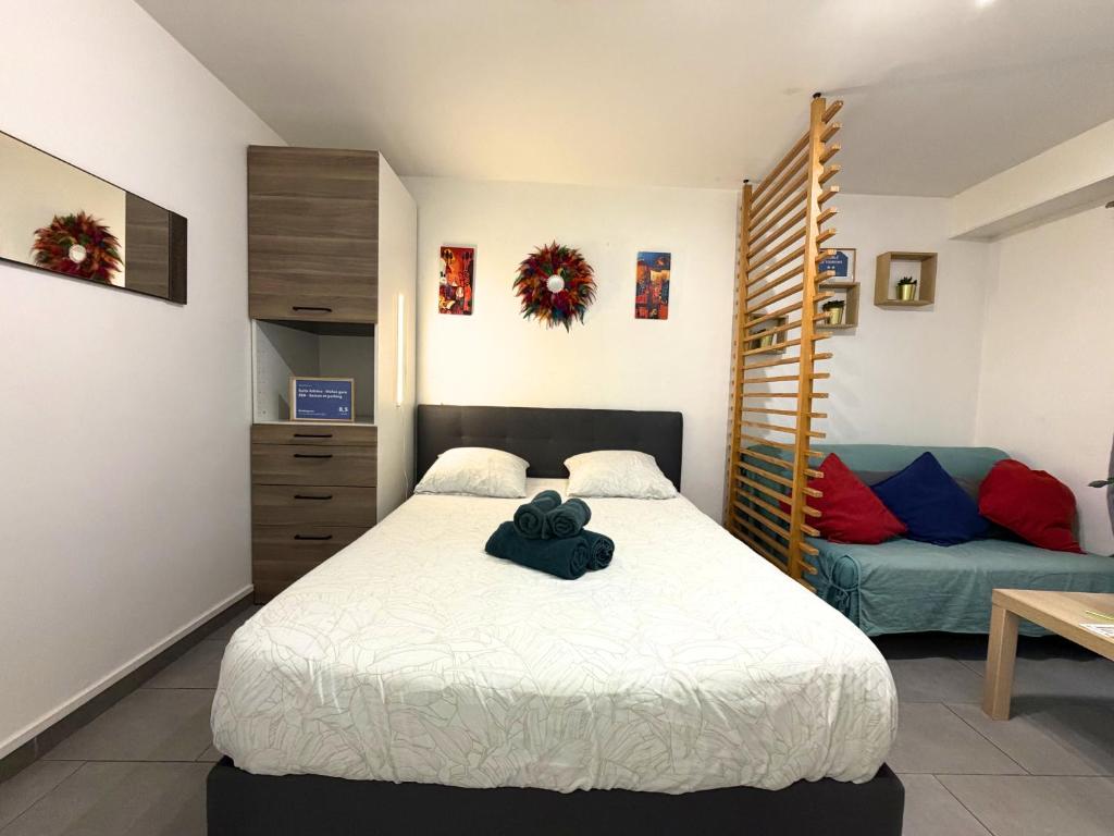 Suite Athéna - Melun gare RER - Studio avec Balcon et parking - Appartement 1 Chambre