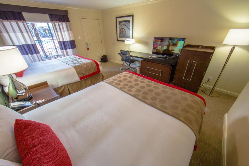 Ramada by Wyndham Houston Intercontinental Airport East - Queen Room - Two Queen Beds Pool View Non Smoking