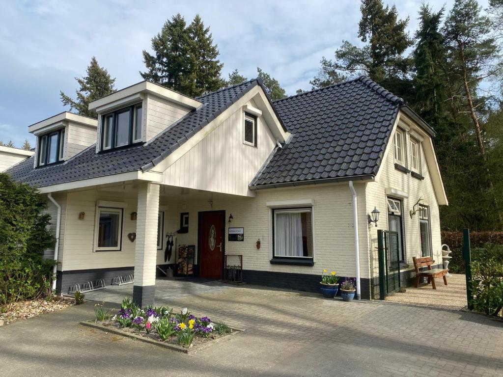 a white house with a black roof at het Uitzicht in Elspeet