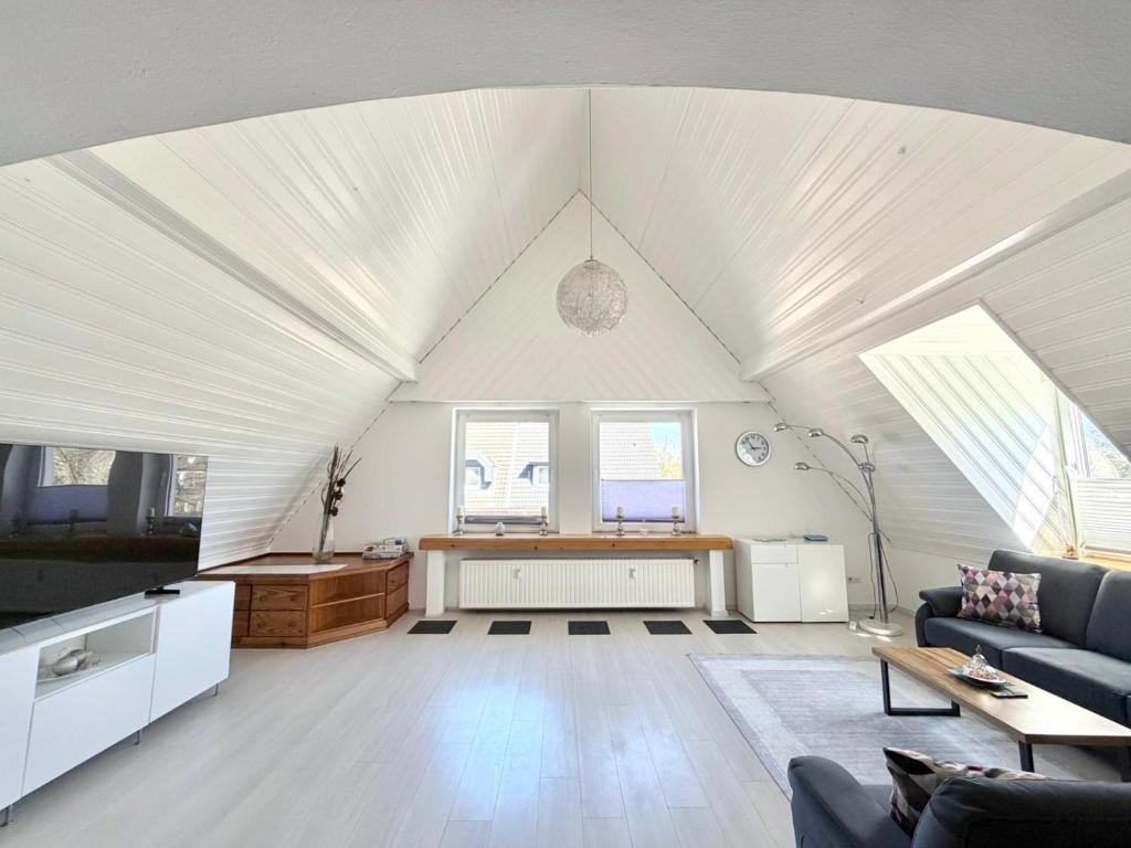 a living room with a white ceiling with windows at KM APPARTS Wesel 6 in Wesel