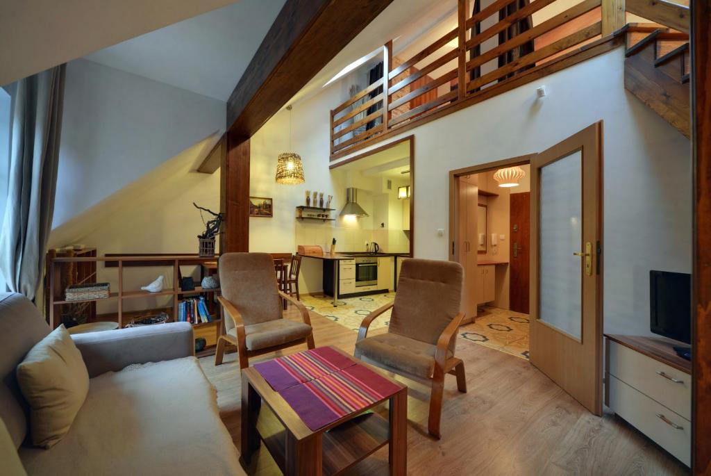 Posedenie v ubytovaní Klimatyczne Apartamenty Sun Seasons 24 w Szklarskiej Porębie by Noclegi Renters