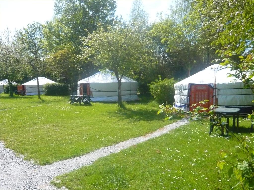 Zahrada ubytování Le Village Insolite yourte et roulotte