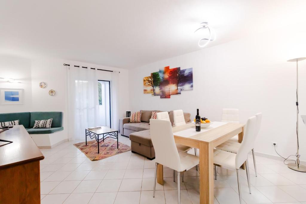 Acolhedor Apt T2 , Balaia Golf Village a 800 da Praia