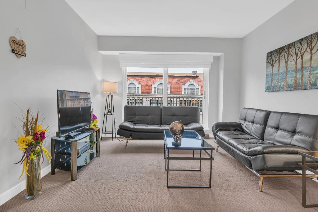 Heaven on Washington Fully Furnished Apartments - 