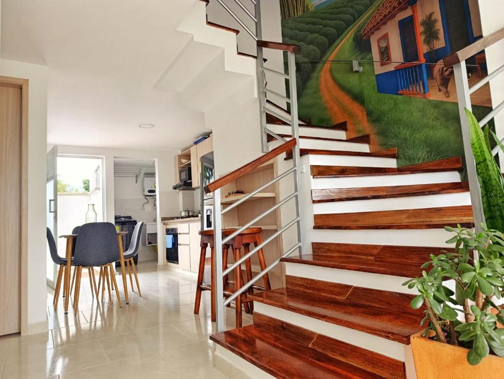 a staircase in a house with a painting on the wall at Hospedaje en Montenegro Vivienda Turística Cafecito in Montenegro