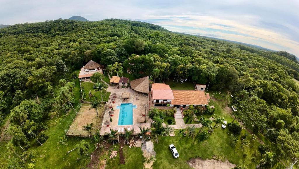 an aerial view of a house in the middle of a hill at Resort Sport in Independencia