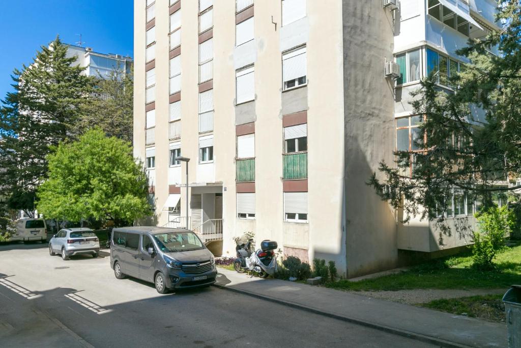 Apartments with WiFi Split - 25435