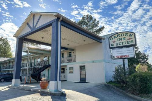 Garden Inn & Suites - Housity