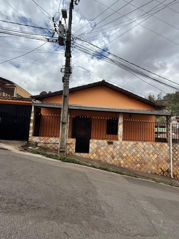 a building on the side of a street at Próximo ao centro de Mariana MG in Mariana