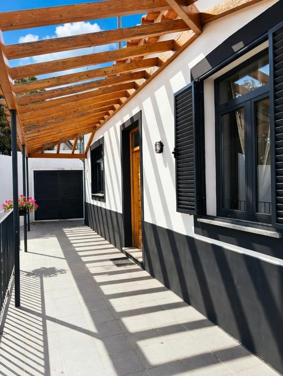 Spacious Boho 3BR House with Parking & Self Check-in