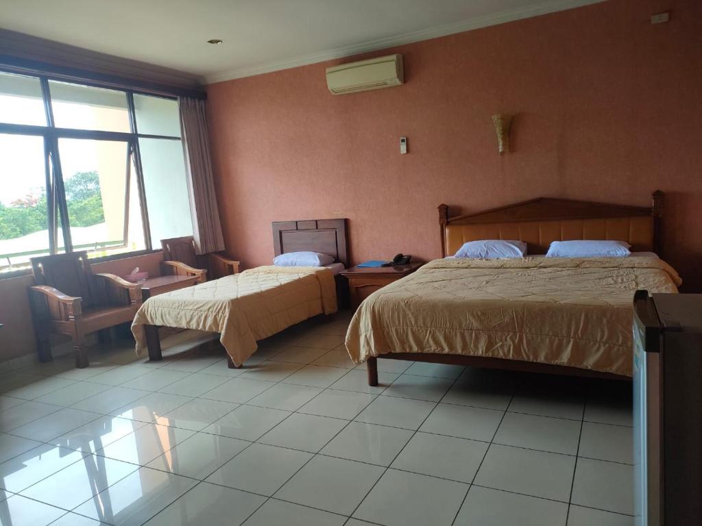 Hotel 678 Cawang powered by Cocotel - Queen Room