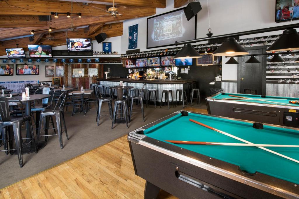 Biliár nebo kulečník v ubytování Evergreen Lodge at Vail