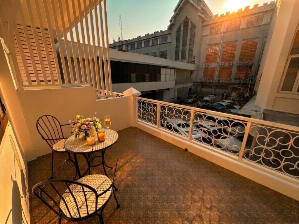 Excel Hotel Bangkok former Sri Krungthep Hotel - Standard Double Or Twin Room With Balcony