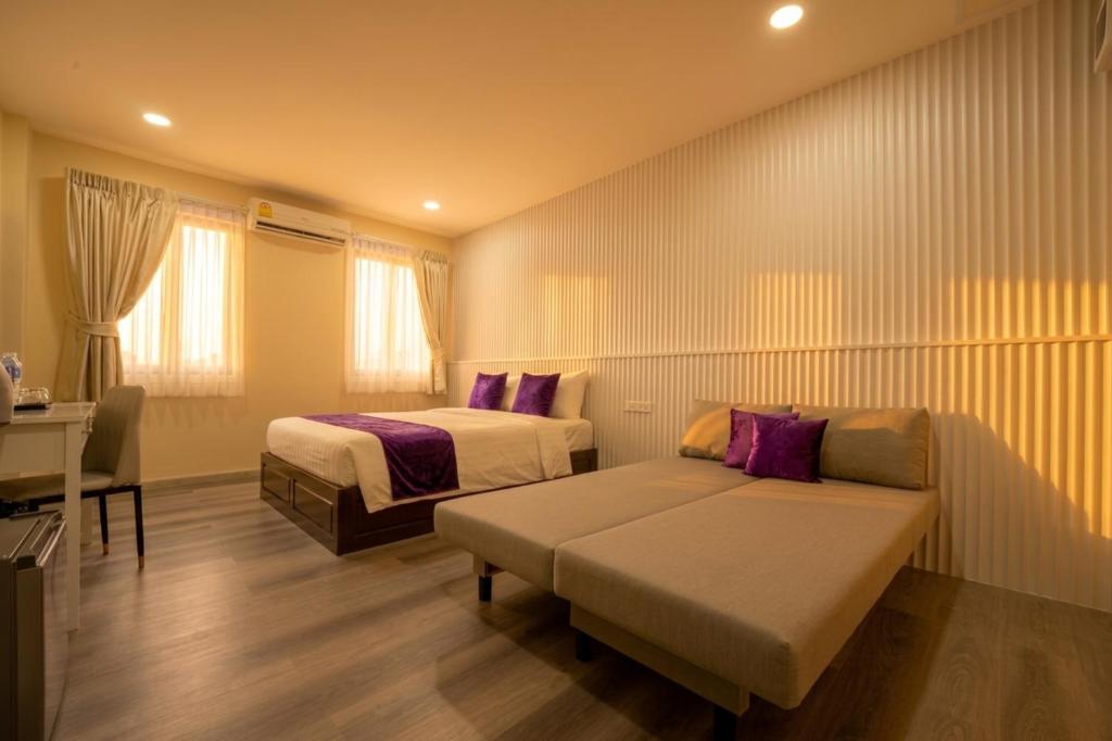 Excel Hotel Bangkok former Sri Krungthep Hotel - Deluxe Triple Room