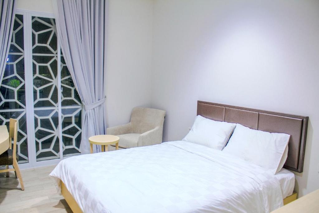 Postel nebo postele na pokoji v ubytování Mk House Scbd