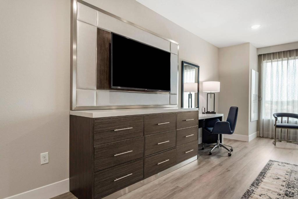 Cambria Hotel Austin Uptown near the Domain photo