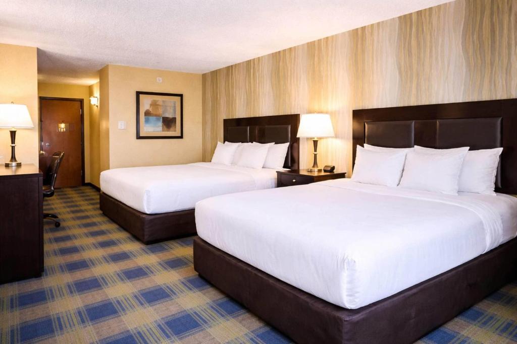 Comfort Inn & Suites Meriden East - Queen Room With Two Queen Beds - Non-Smoking