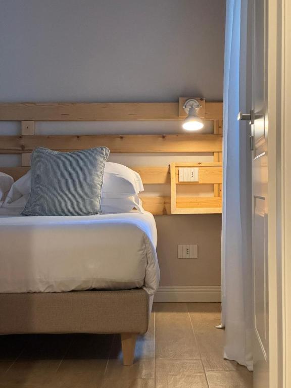 a bedroom with a bed with a wooden headboard at La casa di Gio in Lezzeno