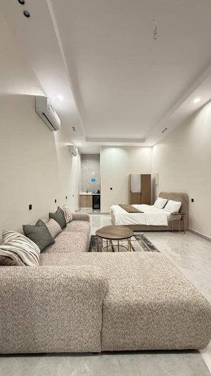 a living room with a couch and a bed at شقق المشرق in Jeddah