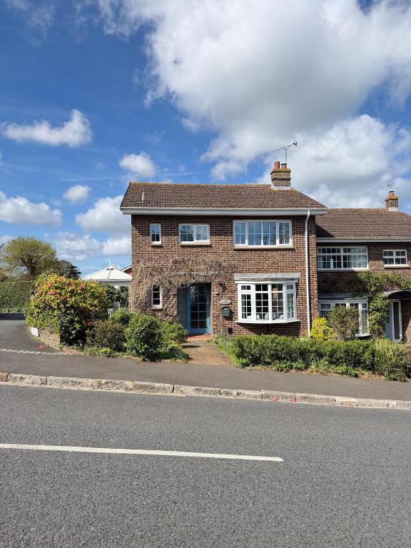 Steyne Cottages, with wonderful Solent views, Seaview (updated prices 2026)