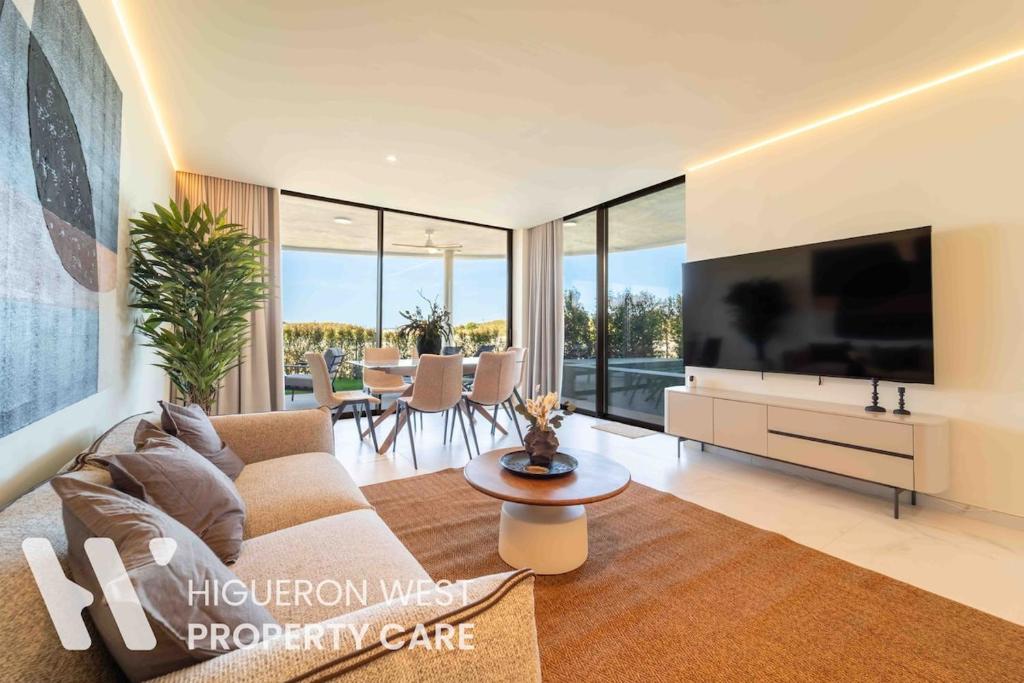 Sun and Sea Pool Hideaway - Private Pool and Garden with Sea Views, Valley Collection, Higueron, Fuengirola
