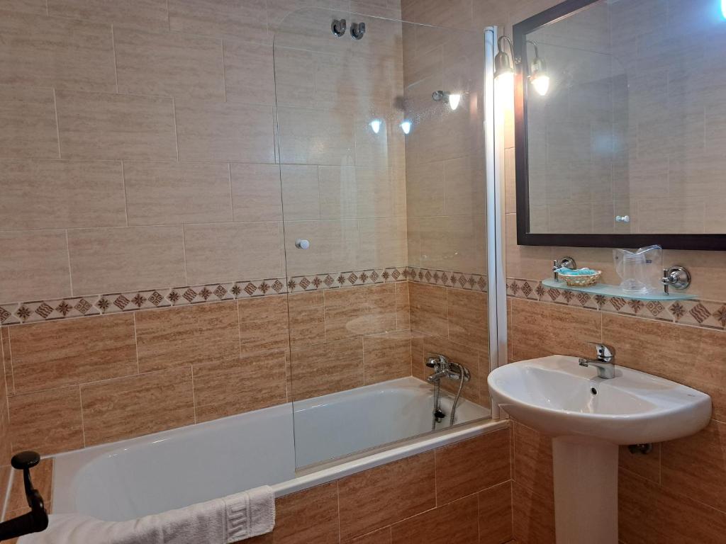 Hotel Meson Fuente del Pino - Double Room With Terrace