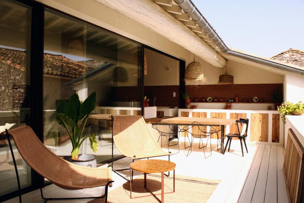 Le 19-21 - Un amour d'hotel - Two-Bedroom Apartment With Terrace