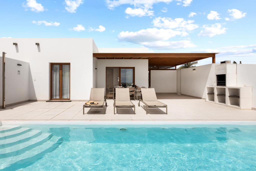 Villa Los Altos Naira 3A by Escape Home