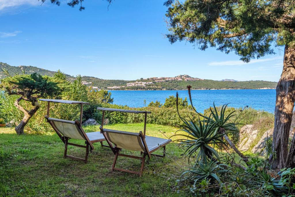 two chairs and a table with a view of the water at Marana Orizzonte in Santa Marinella