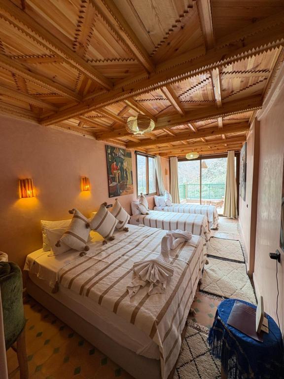 a bedroom with two beds in a room at La Perle de Neige in Imlil