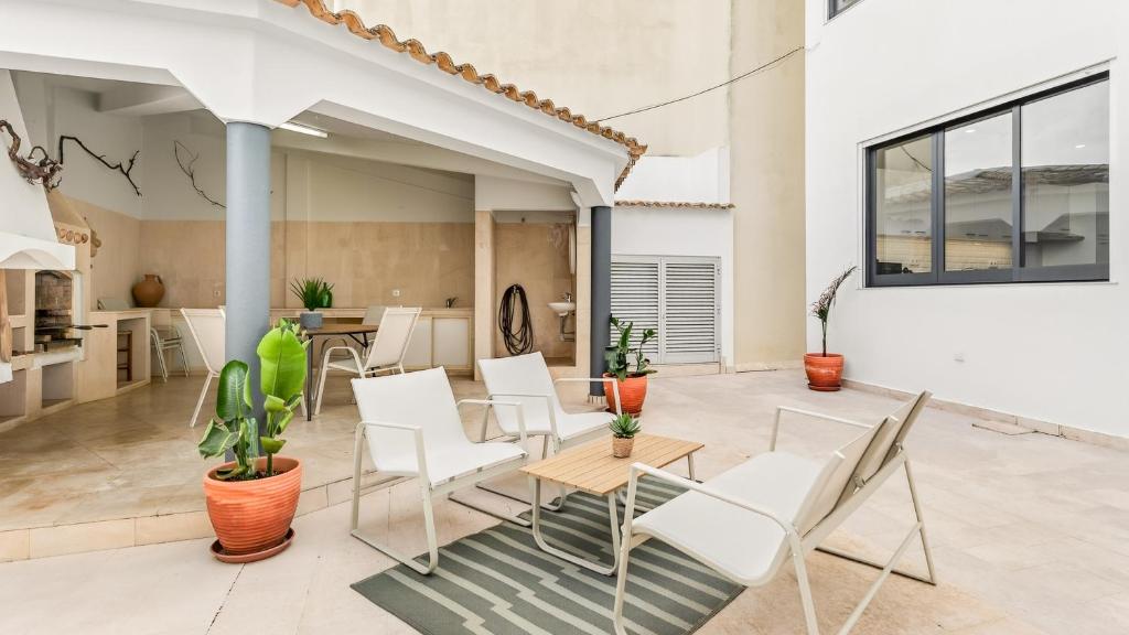 Loulé Sunny Retreat by LovelyStay