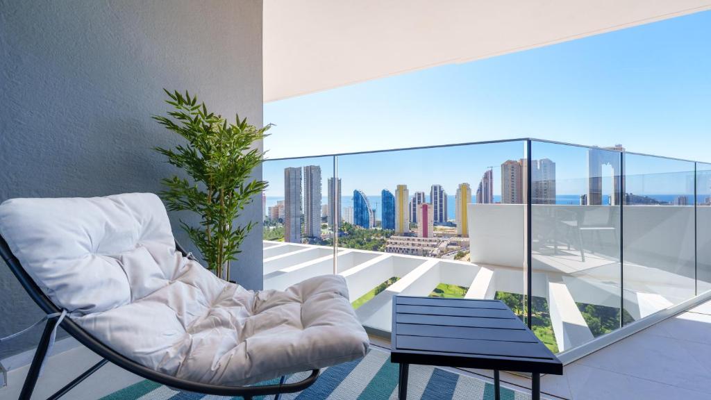 EAGLE TOWER sea view apartment