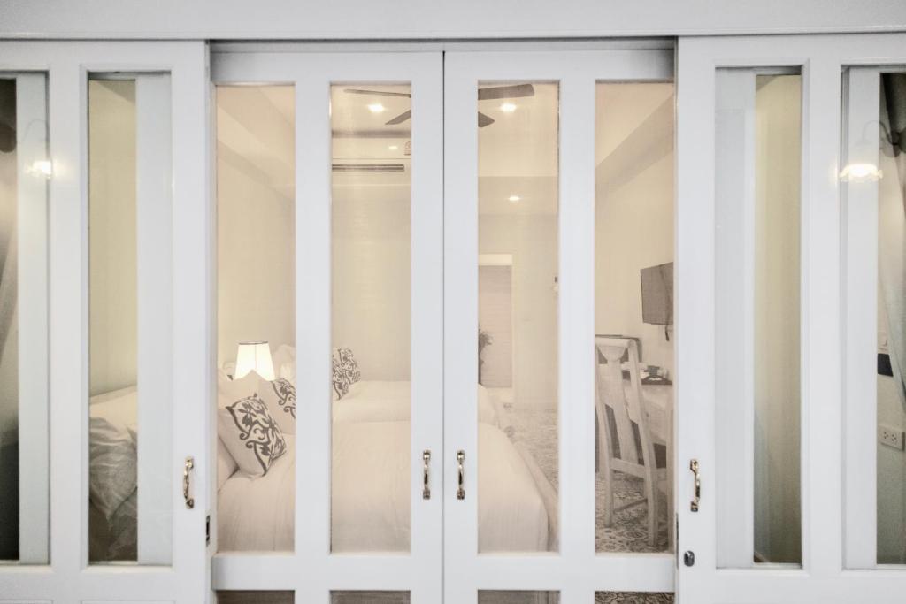 
Deluxe Queen Twin Bed with  Pool View
