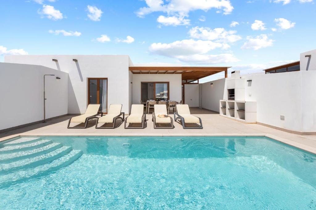 Villa Los Altos Famara 11A by Escape Home