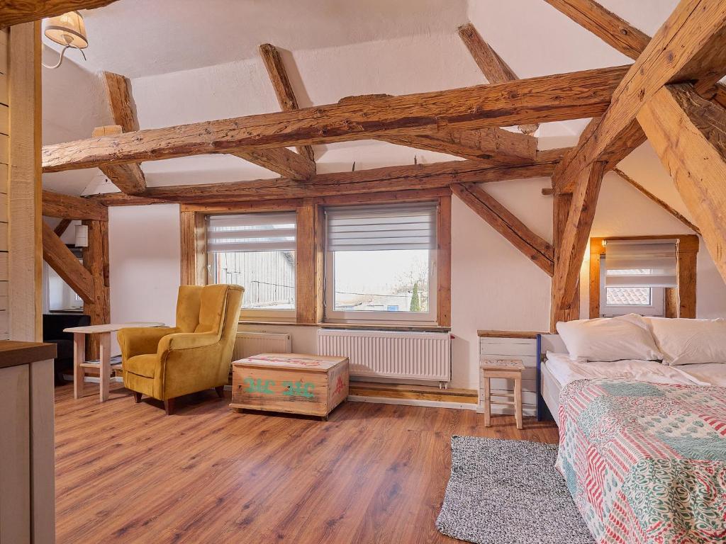 Folwark i apartameny Malinowy Chruśniak - Housity