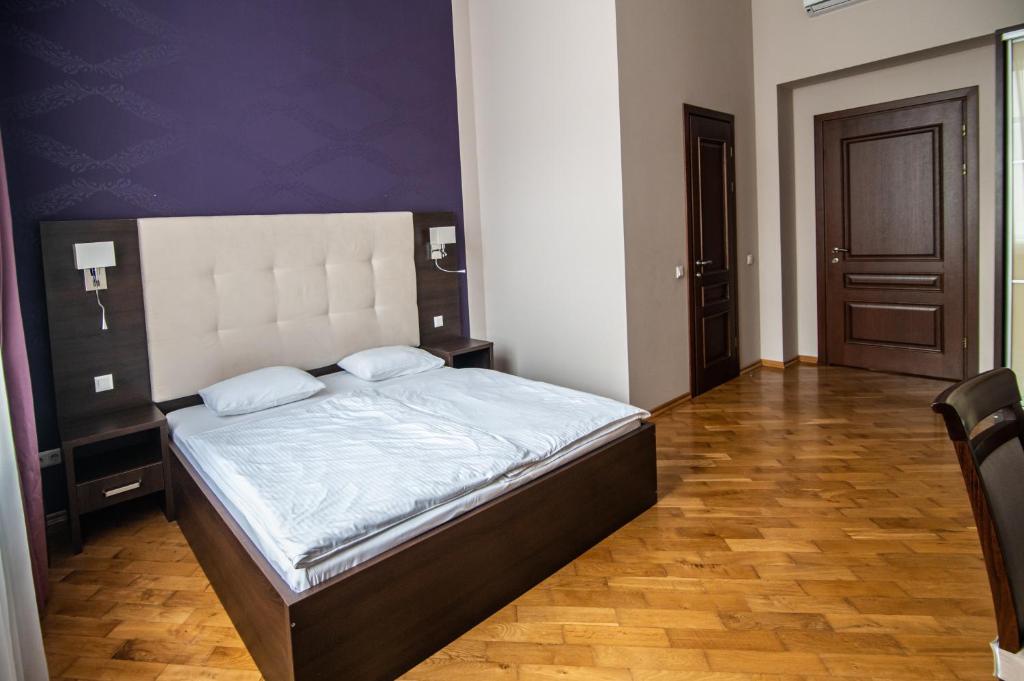 2-okh kimnatni Apartamenty v tsentri mista main photo