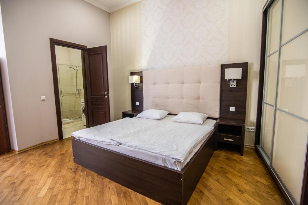 2-okh kimnatni Apartamenty v tsentri mista photo 6